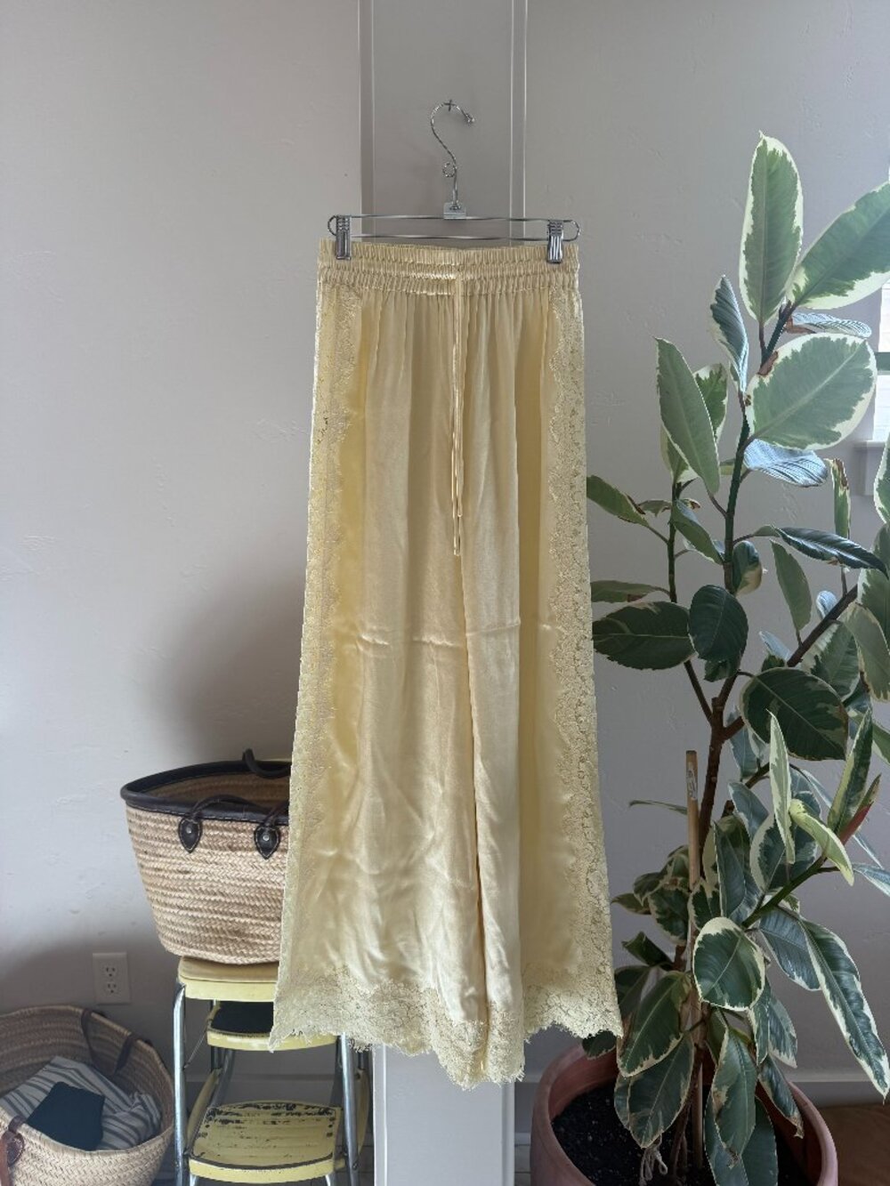 Flannel Lenny Satin Lace Pant